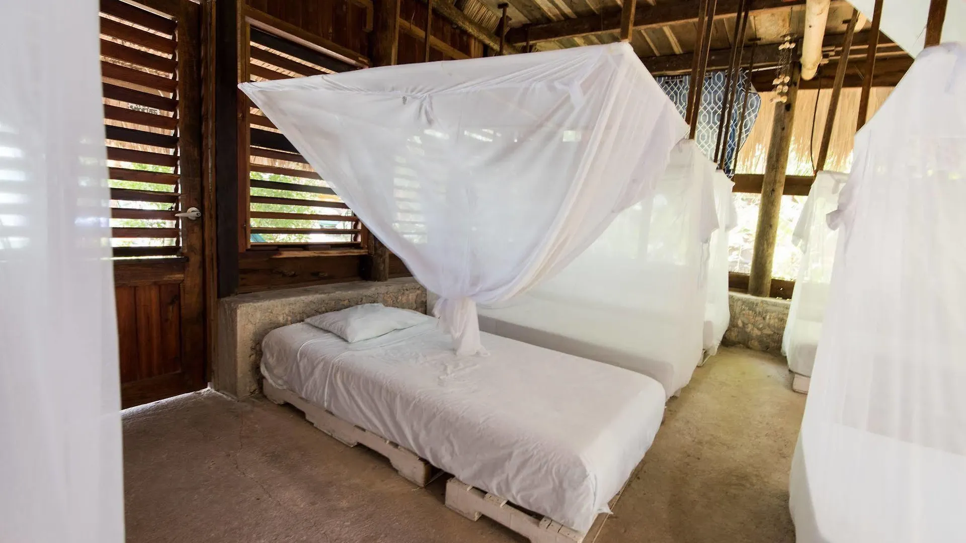 Cabanas Hostal & Camping Magic Bacalar